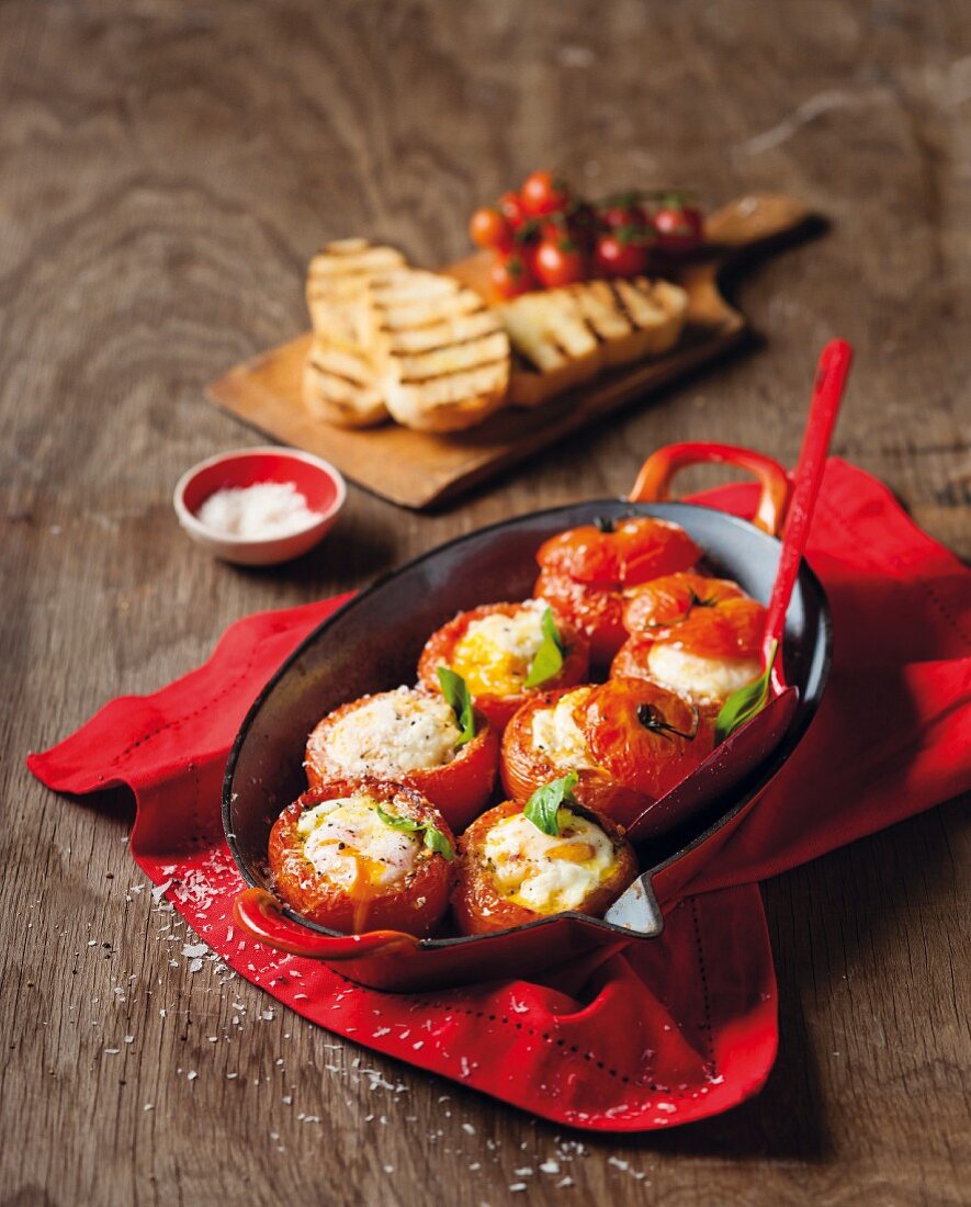Stuffed tomatoes with egg