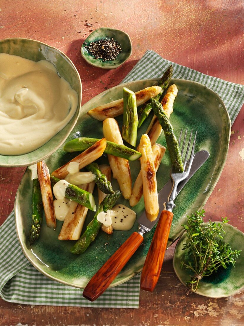 Fried asparagus with vegan Hollandaise sauce