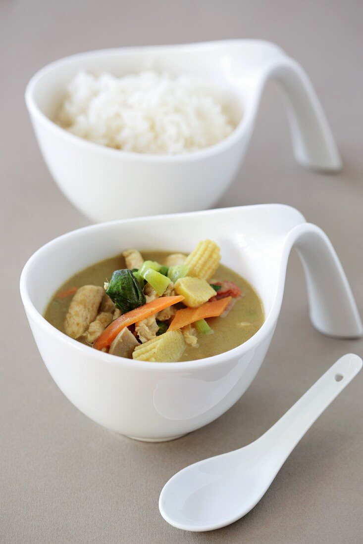 Green chicken curry with steamed rice