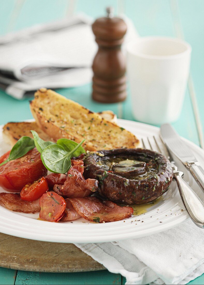 Giant mushrooms with tomatoes, bacon and garlic bread