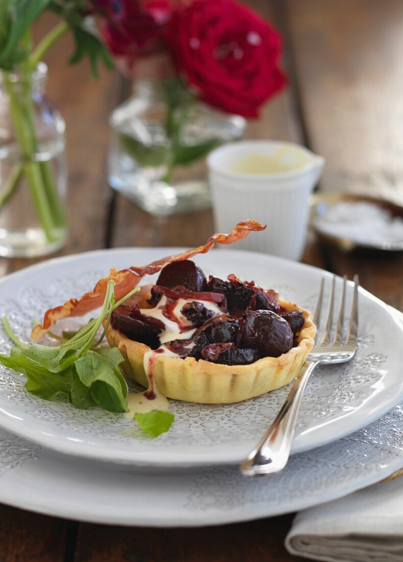 Beetroot tartlet with bacon