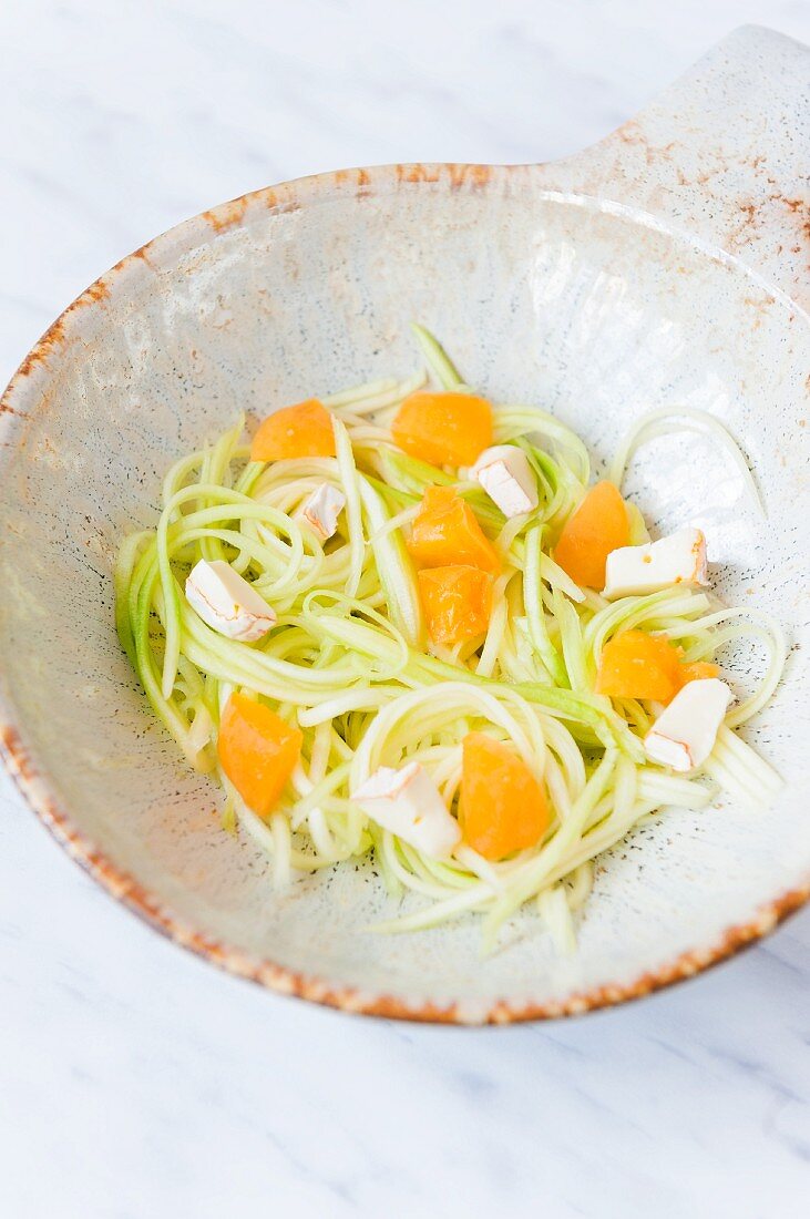 Courgette salad with cheese and peaches