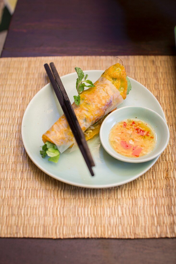 Pancake rolls with prawns (Vietnam)