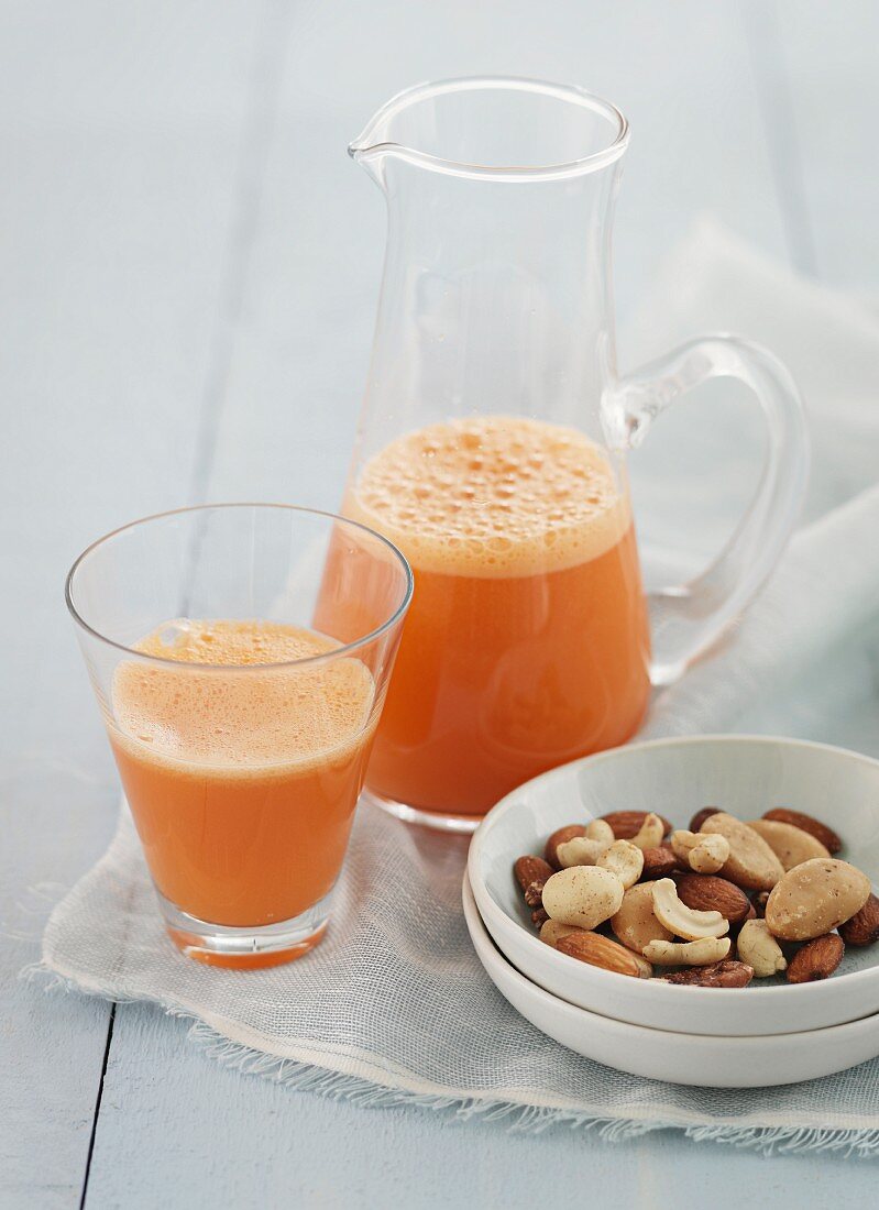 Fruit juice and nuts