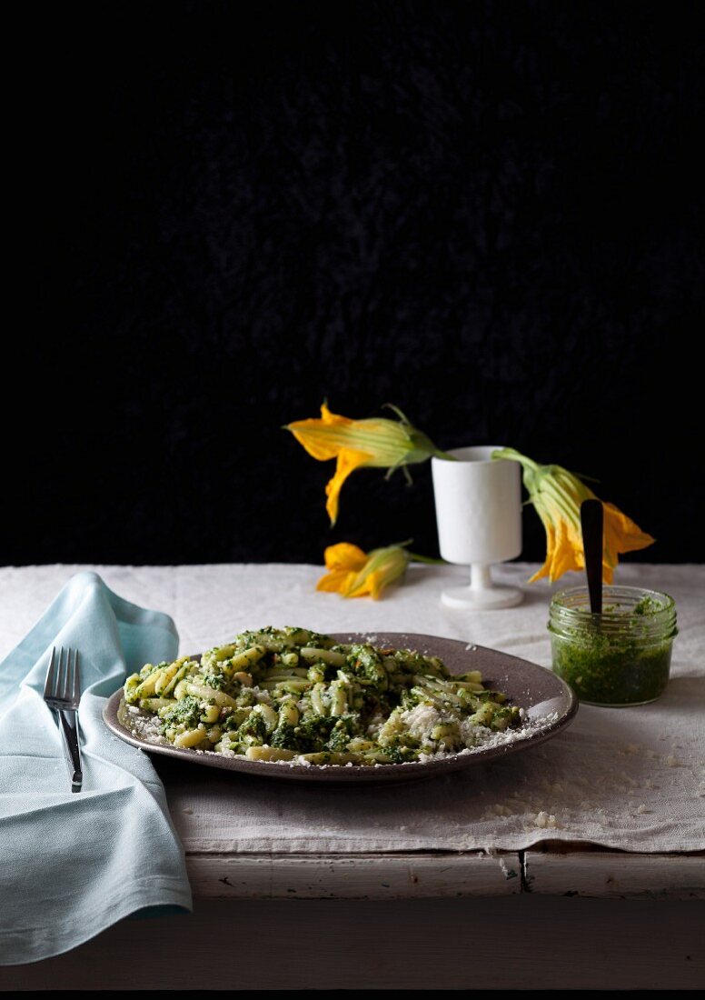 Macaroni with rocket pesto