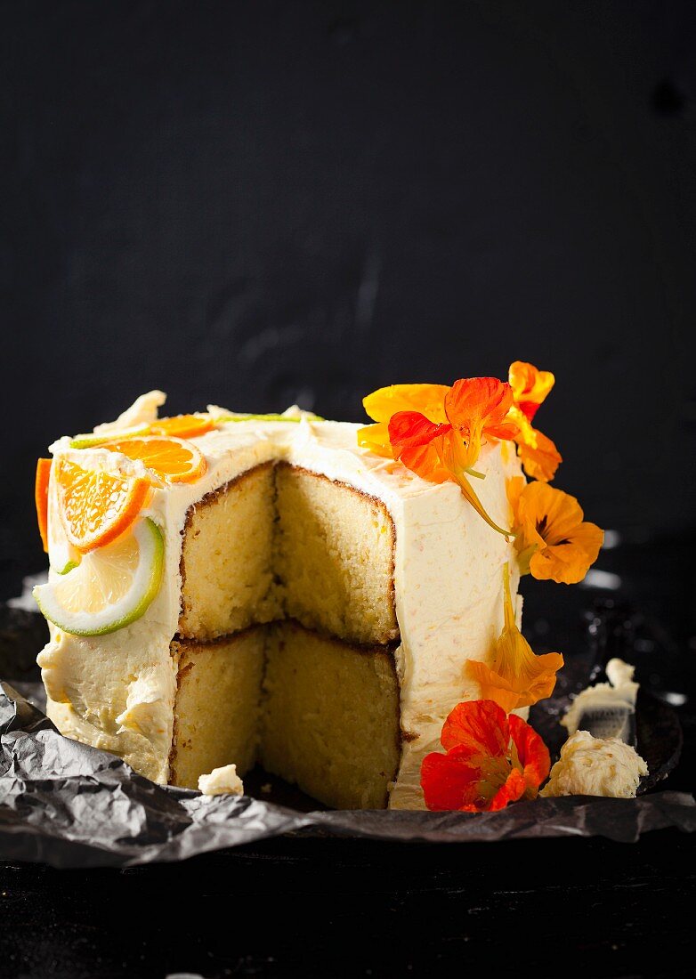 Citrus fruit and yoghurt cake with a clementine glaze