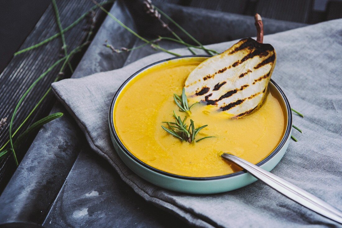 Cream of pumpkin soup with pears and rosemary