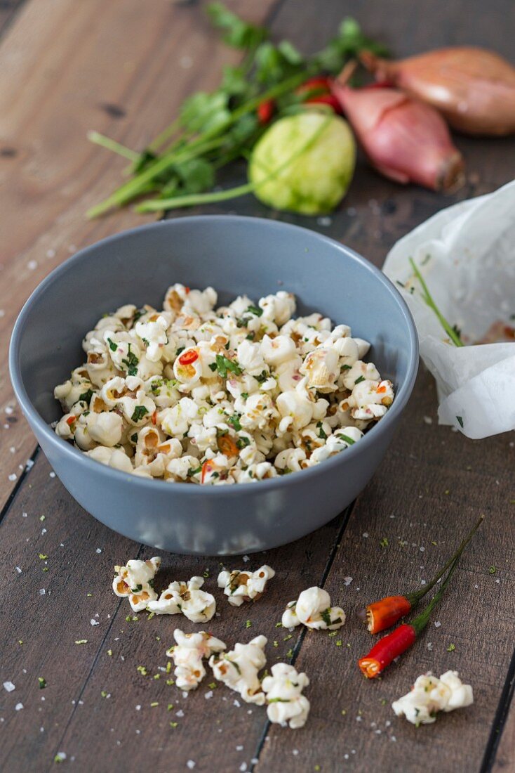 Salty popcorn with chilli and coriander