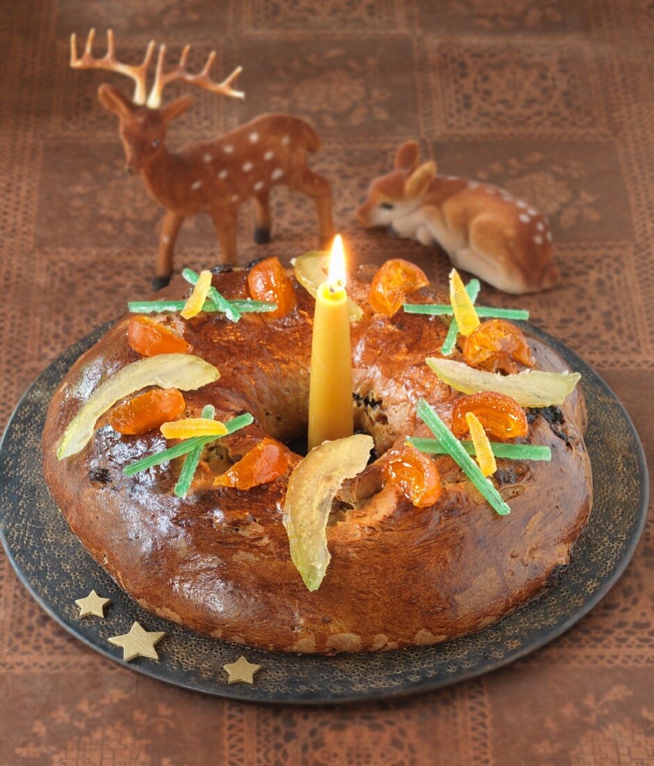 Provençal Advent cake with candied fruits (France)