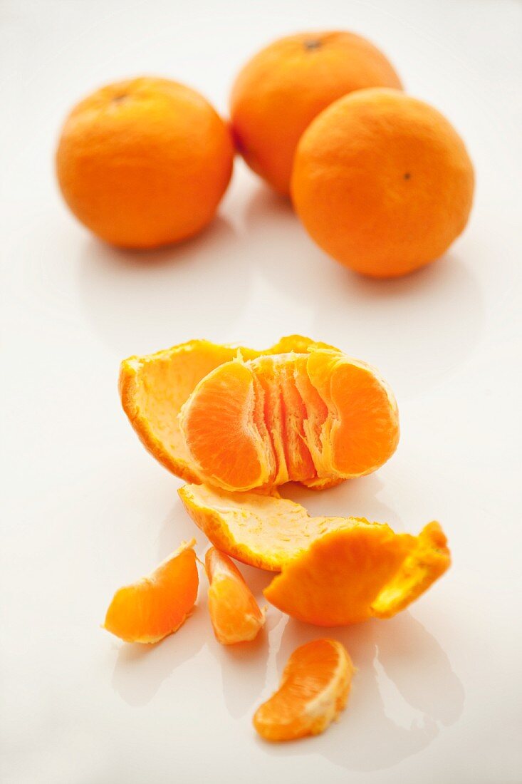 Mandarinen, ganz & geschält