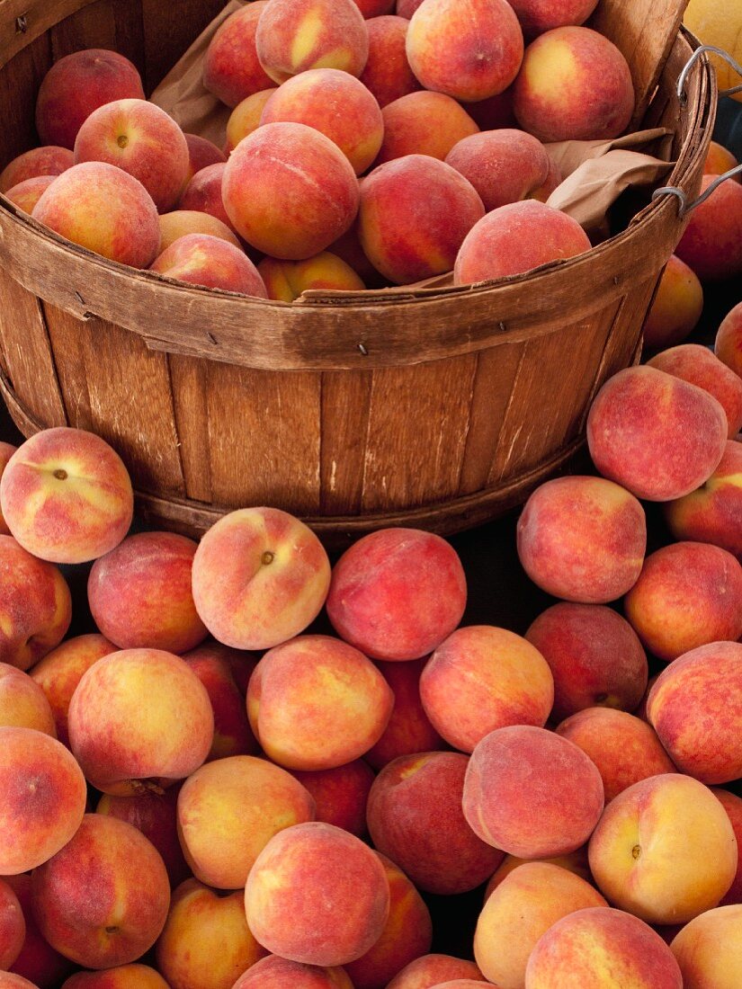 Fresh white peaches on a market stall