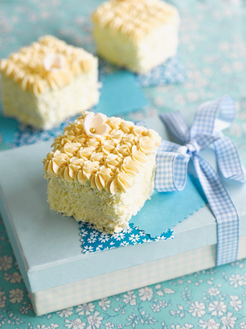 Lemon sponge cake for a baby shower