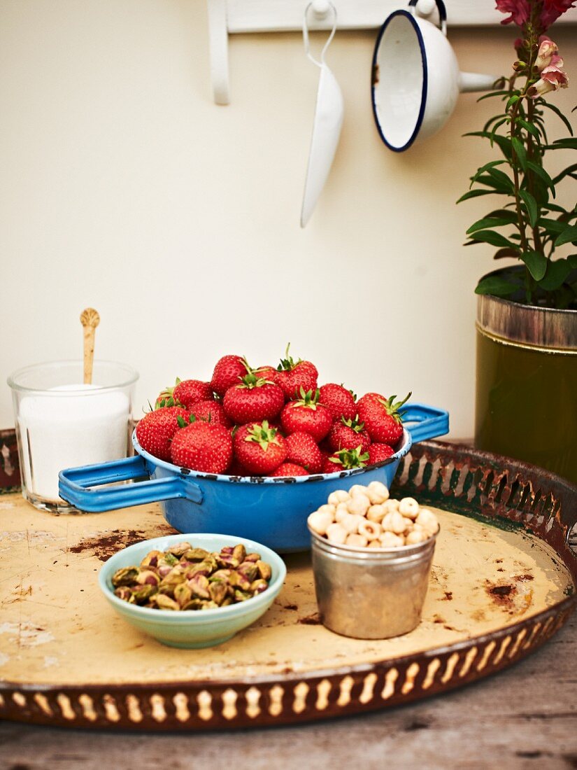 Ingredients for strawberry cake: strawberries, pistachios and hazelnuts