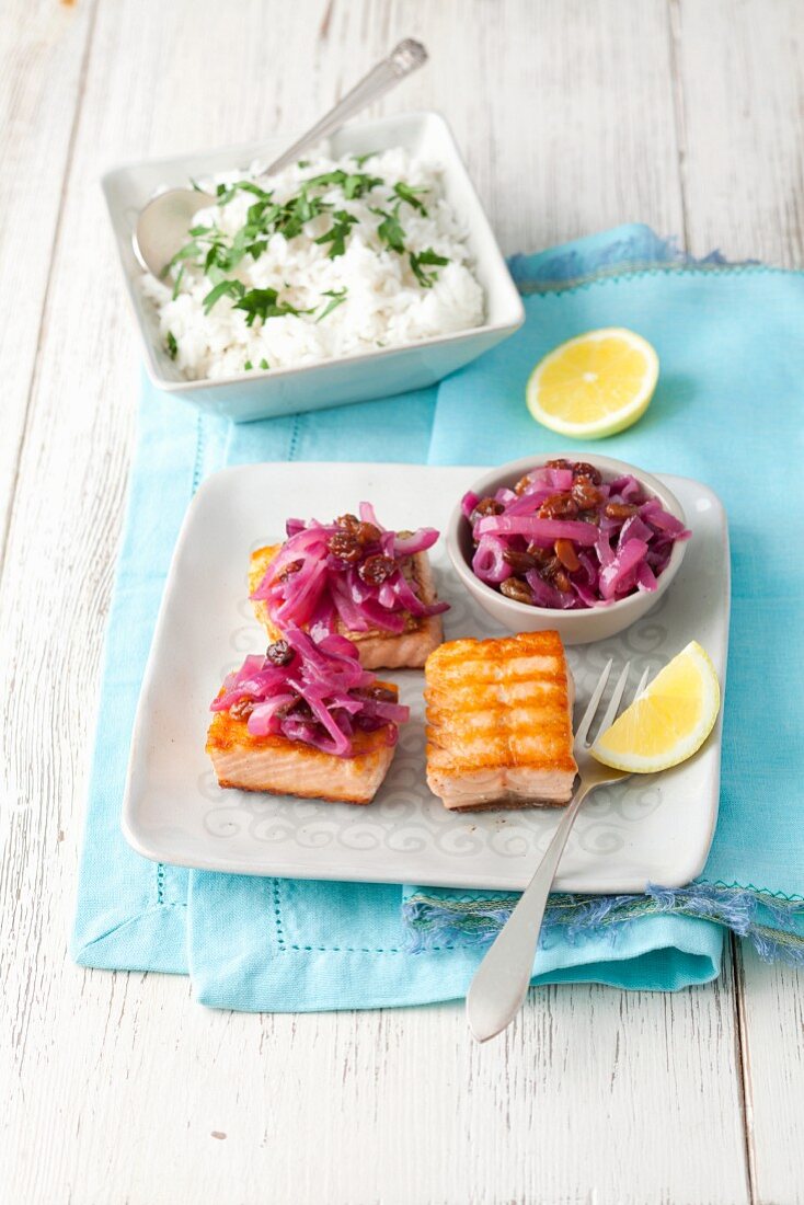 Grilled salmon with caramelized red onions, raisins and rice