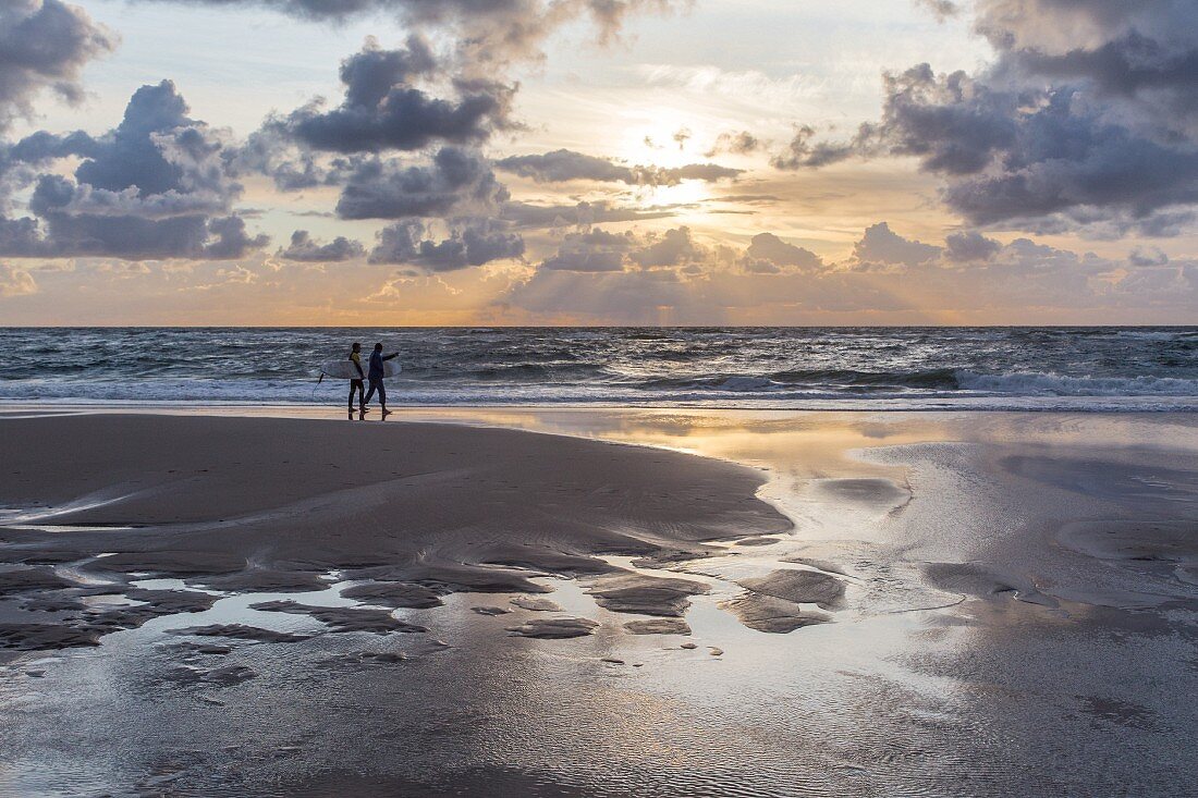 Wattwandern an der Nordsee vor spektakulärer Kulisse