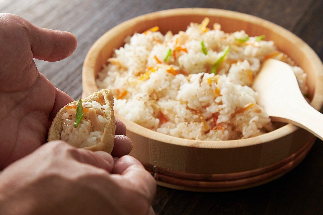 Inari-Sushi (frittierte Tofutaschen mit Reisfüllung, Japan)
