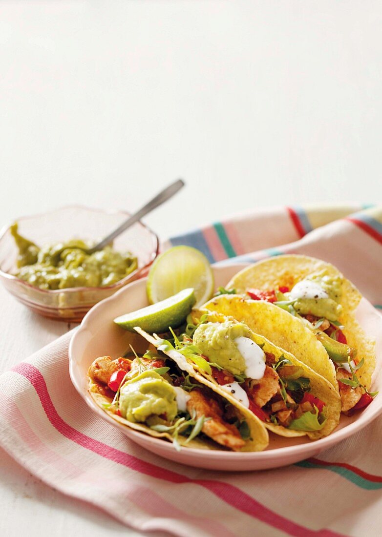 Tacos with chicken and guacamole
