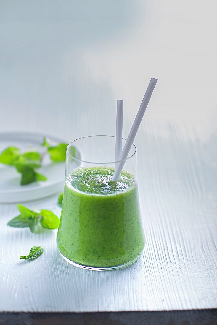 Herb and avocado smoothie with apples