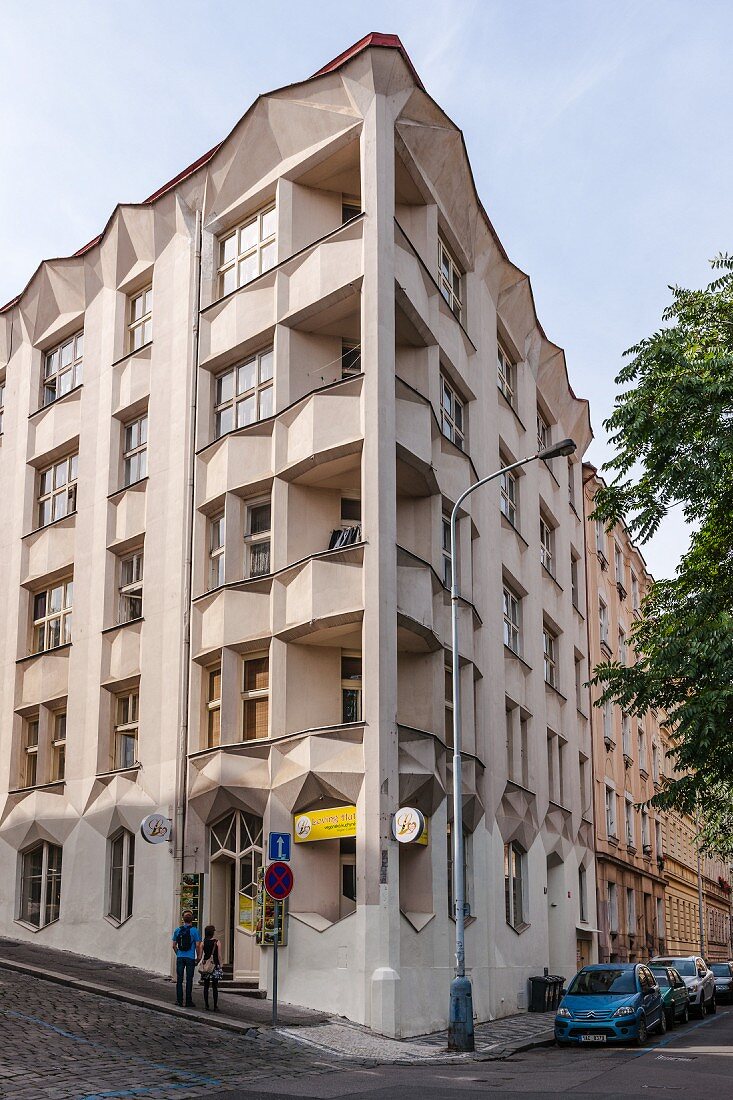Ein Mehrfamilienhaus im kubistischen Stil, Prag