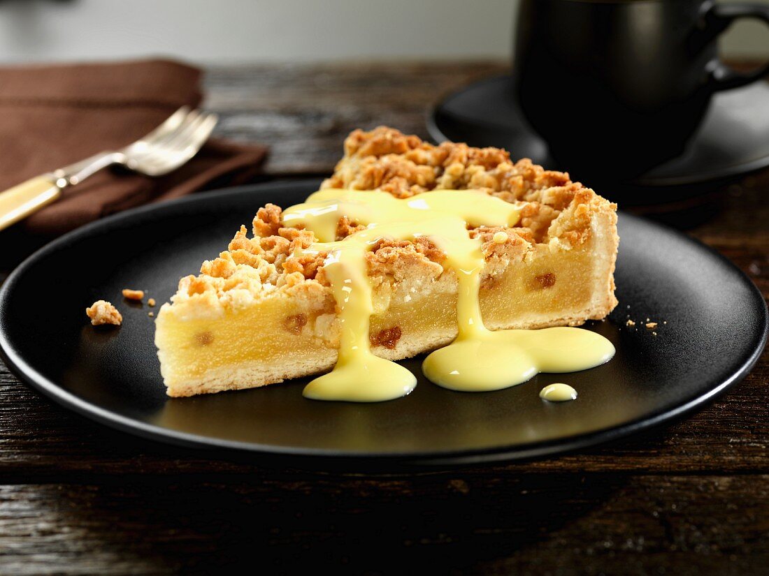 Apple crumble cake with vanilla sauce