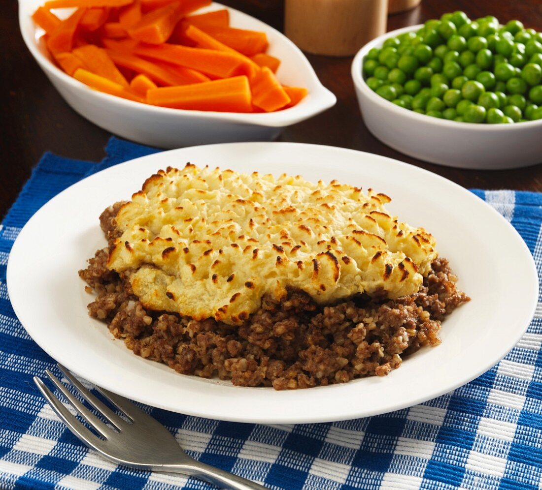 Haggis Pie mit Möhren und Erbsen (Schottland)