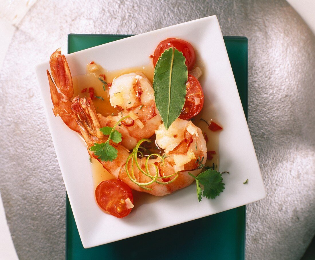 Prawns with coriander, thyme and tomatoes