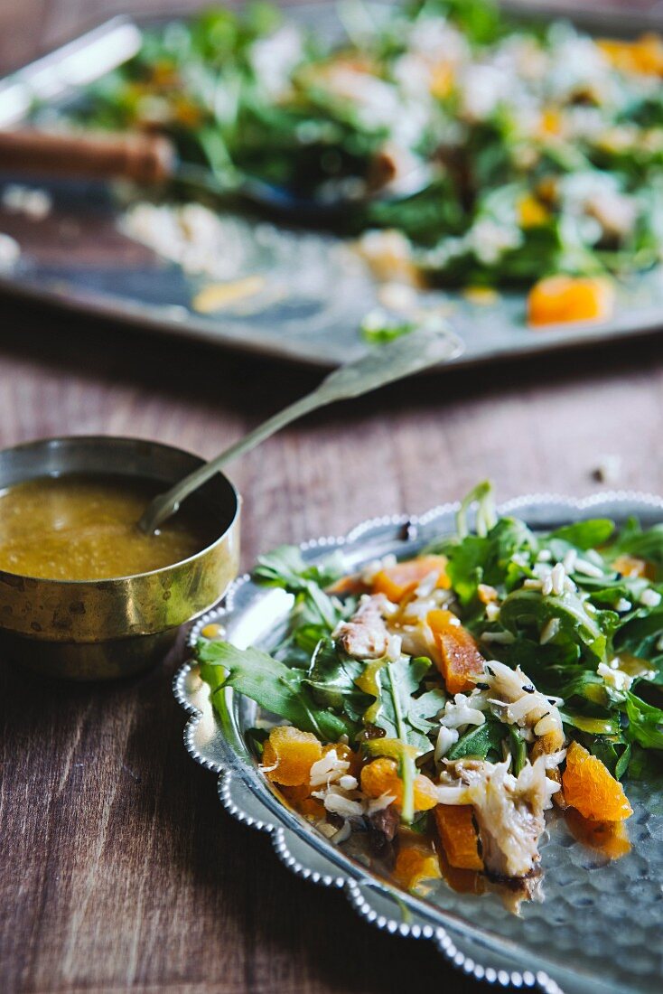 Reissalat mit Makrelen, Rucola und getrockneten Aprikosen