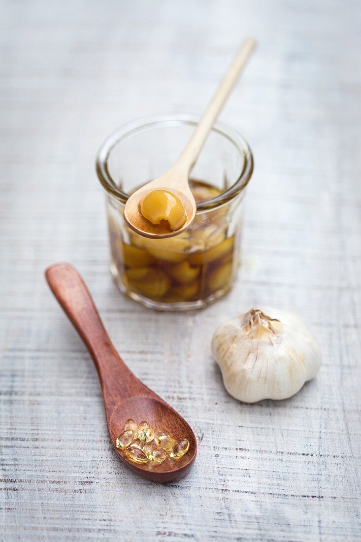 Garlic in oil, garlic cloves and garlic capsules