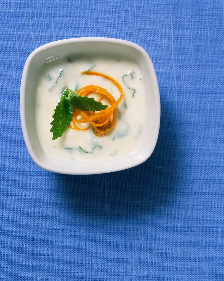 A yoghurt dip with lemon balm and honey