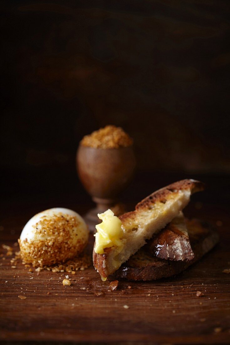 Würziges Dukkah-Ei mit Butterbrot