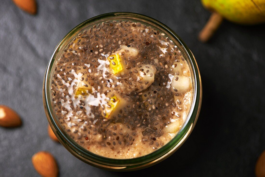 Chia seed and pear cream with almonds (Paleo diet)