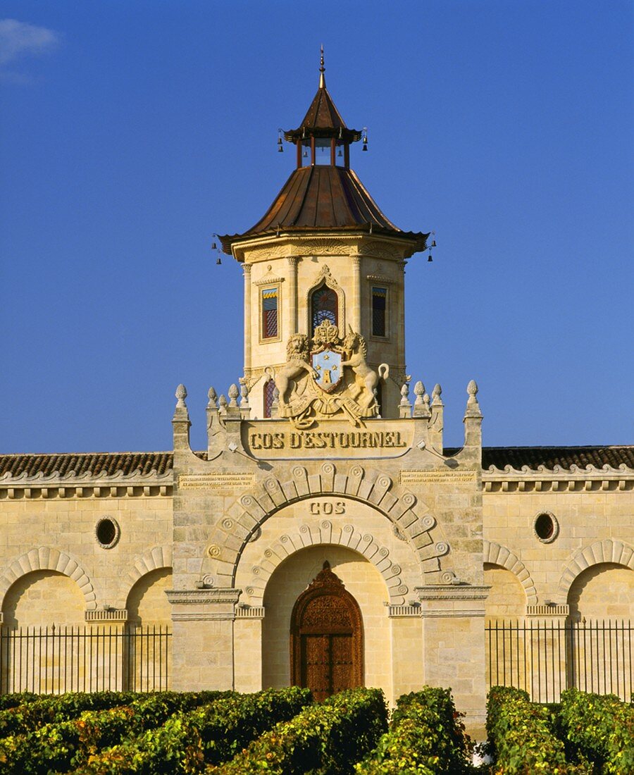 Chinesischer Pagodenstil: Château Cos d'Estournel in Bordeaux