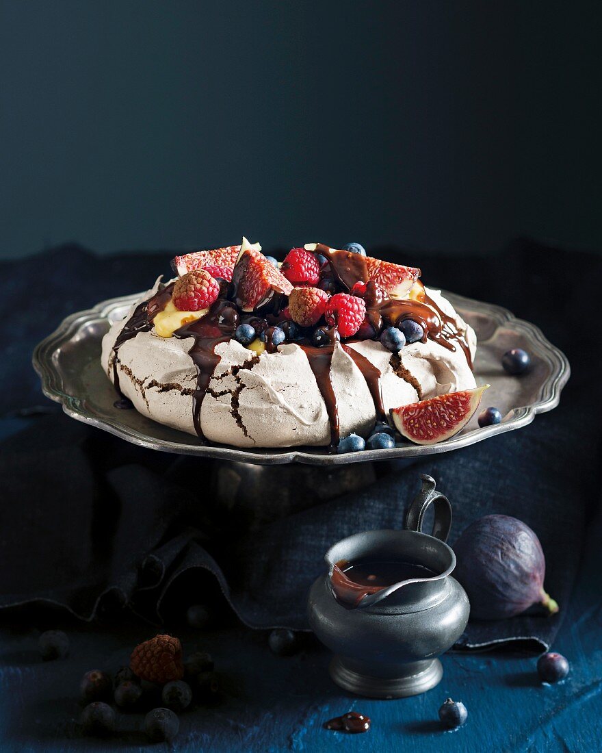 Pavlova with berries and figs
