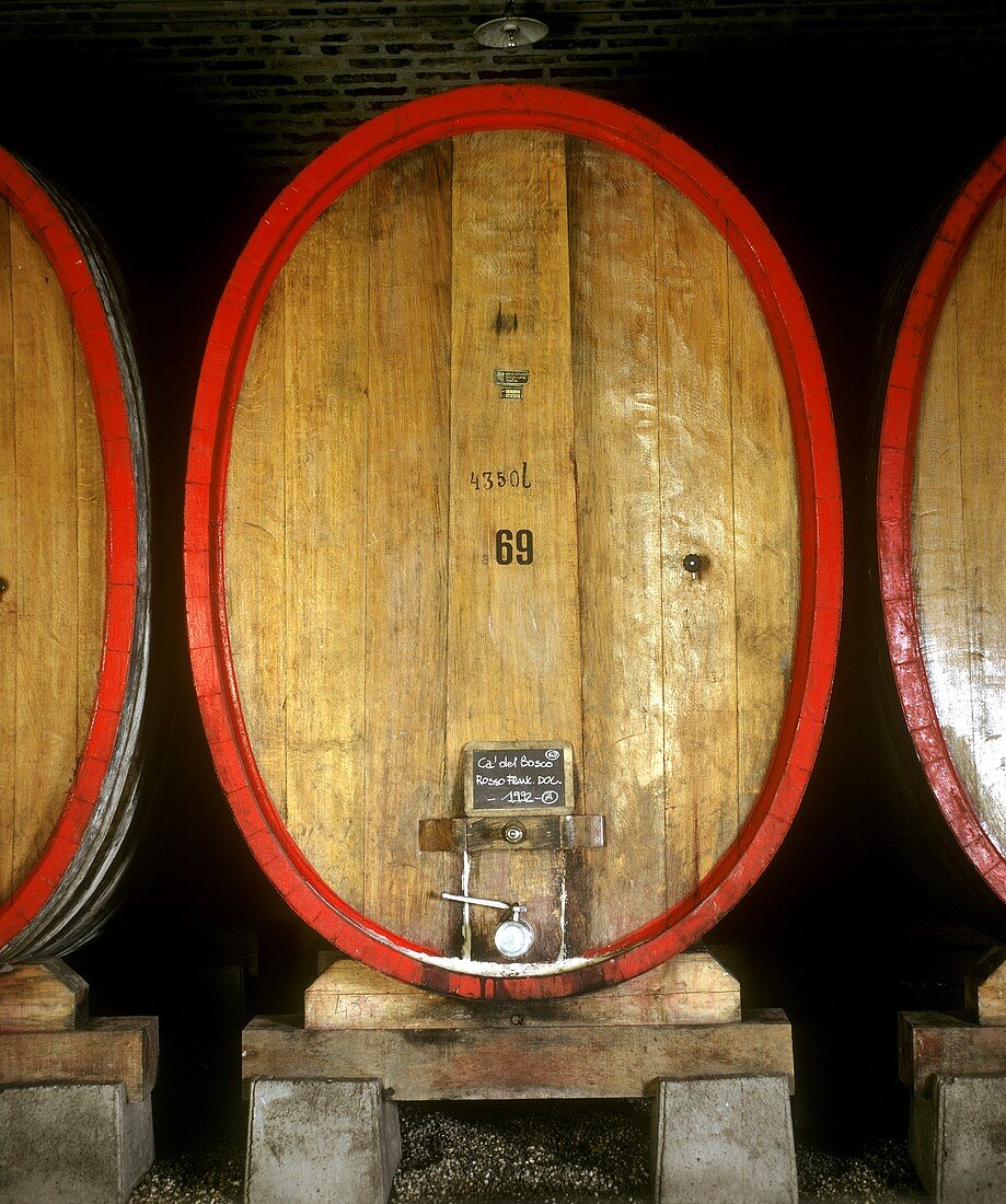 Large wooden barrel, mainly used for long-lasting red wines