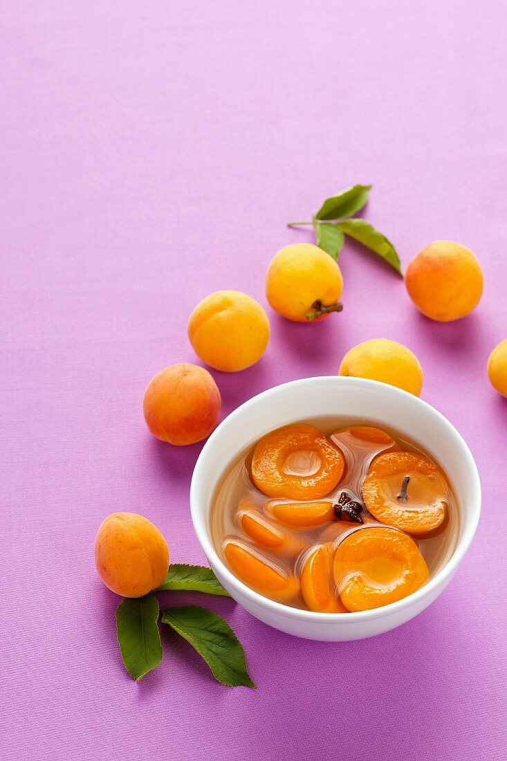 Apricot compote with cloves