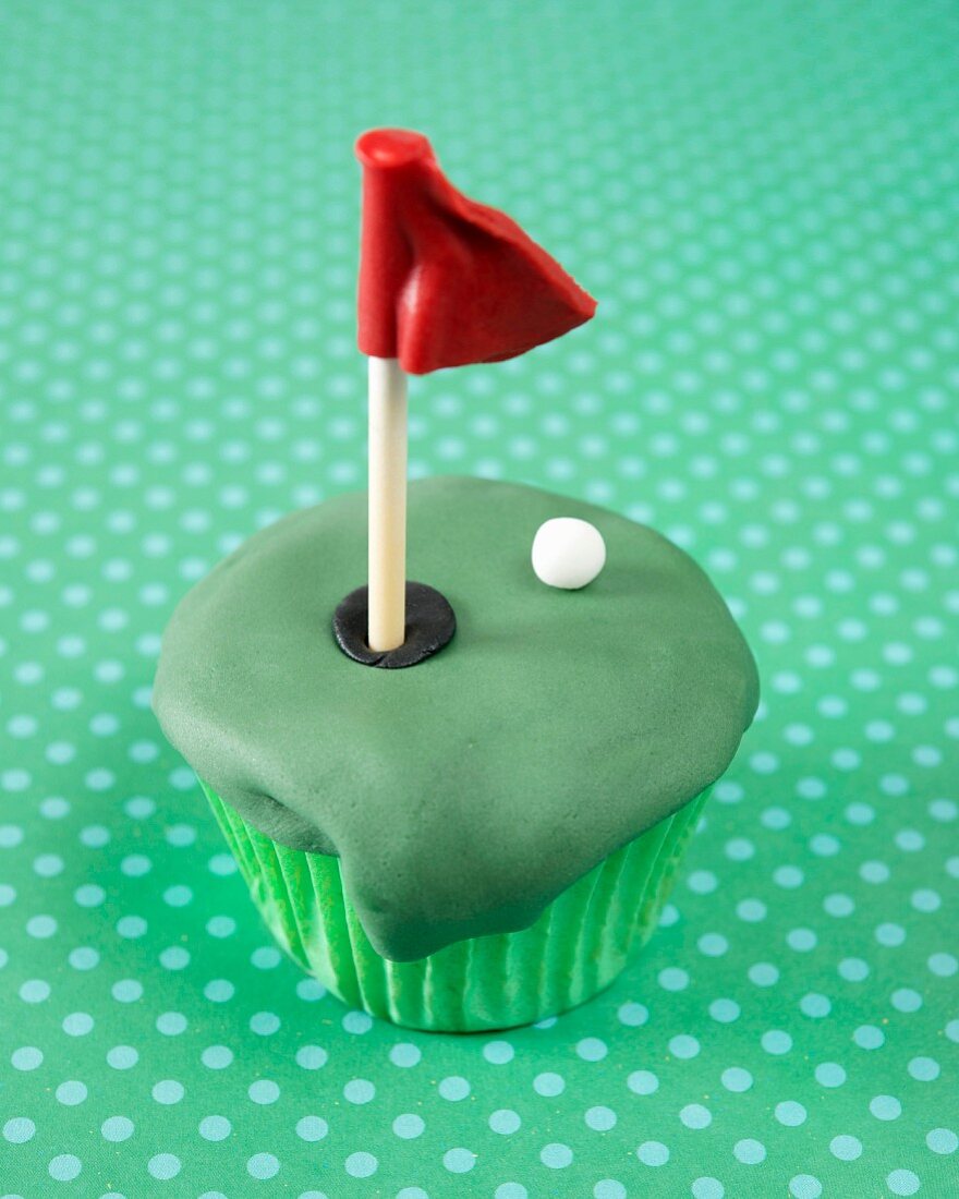A golf cupcake