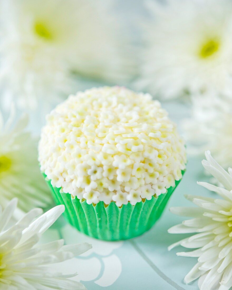 An elderflower cupcake