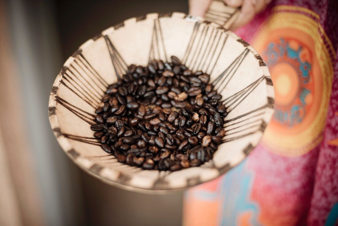 Frisch geröstete, äthiopische Kaffeebohnen