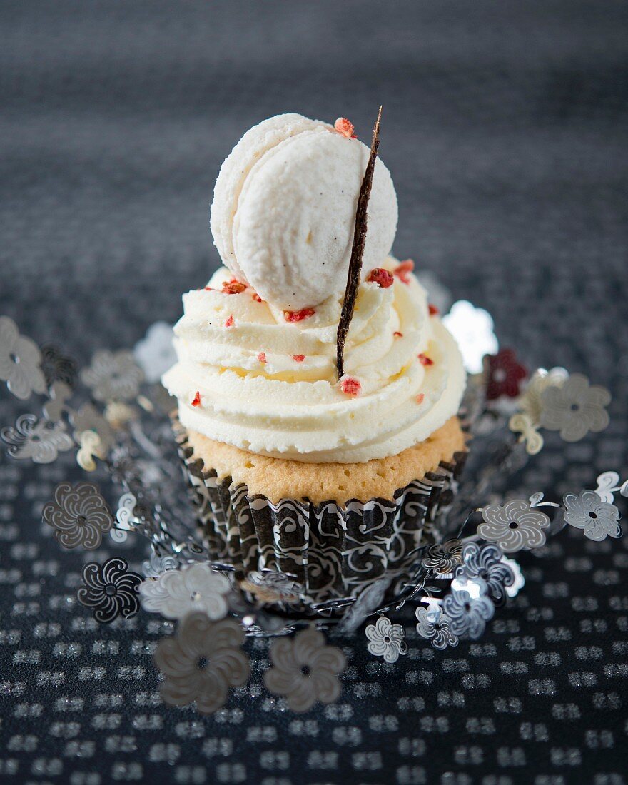 Vanille-Cupcake mit Macaron