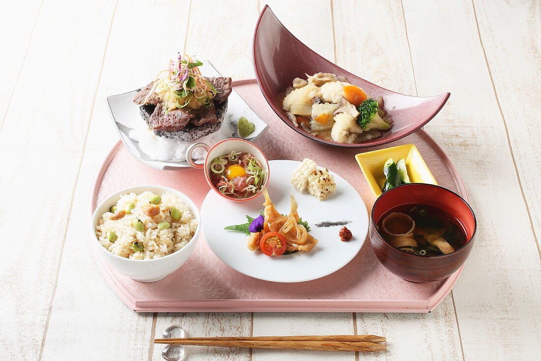 Verschiedene Gerichte zum Lunch (Japan)