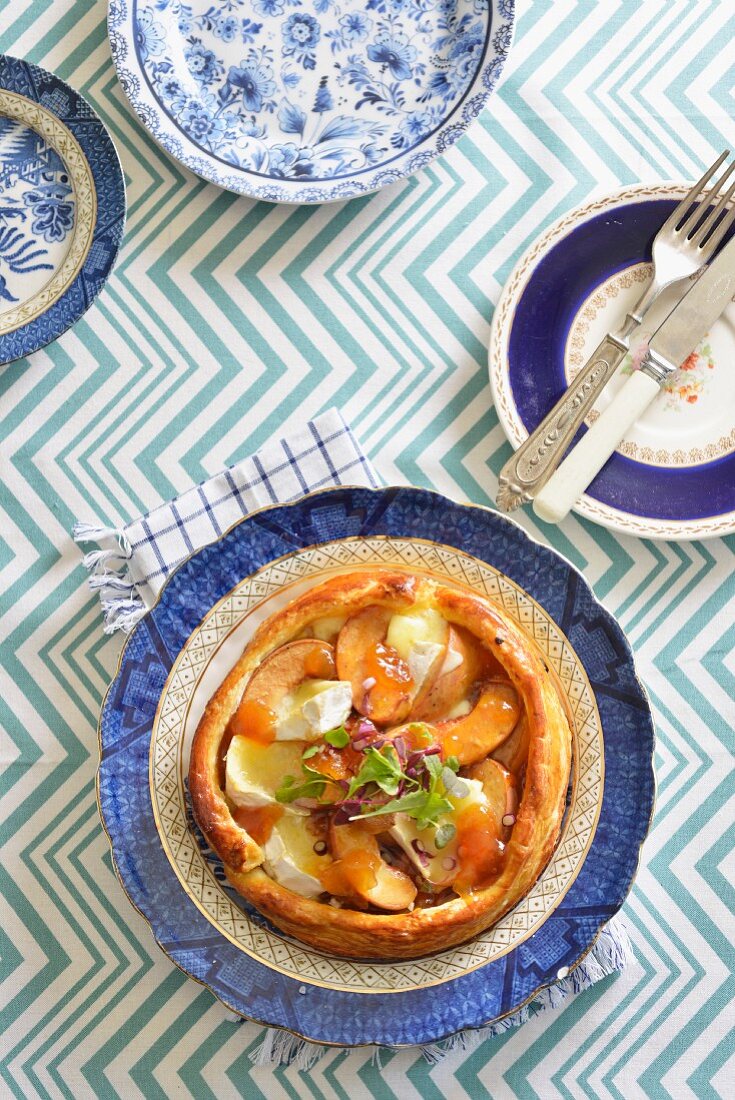 Brie tartlet with peach