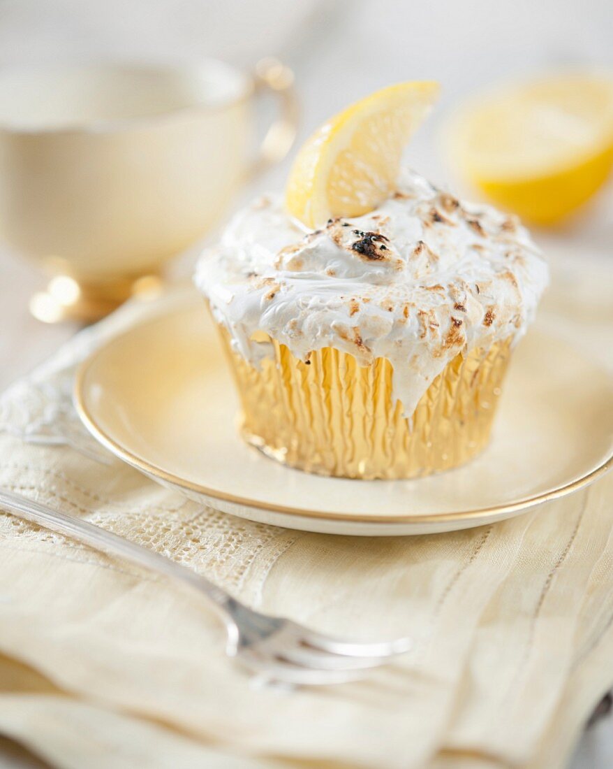 Gratinierter Zitronen-Cupcake mit Baiser