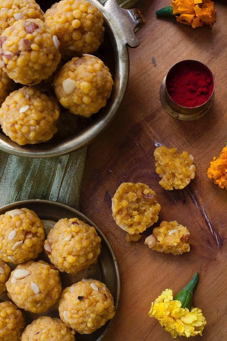 Boondi Ladoo (frittierte süsse Klösschen, Indien)