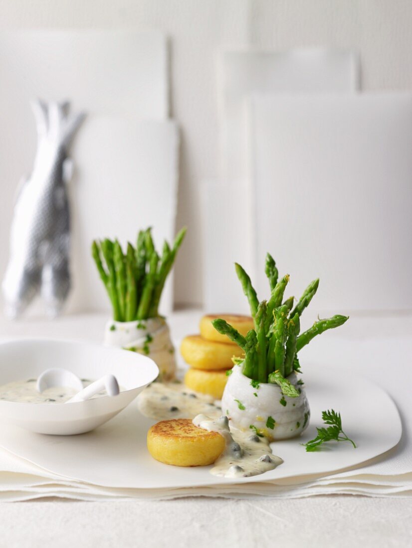 Limandenröllchen mit Spargel und Polenta