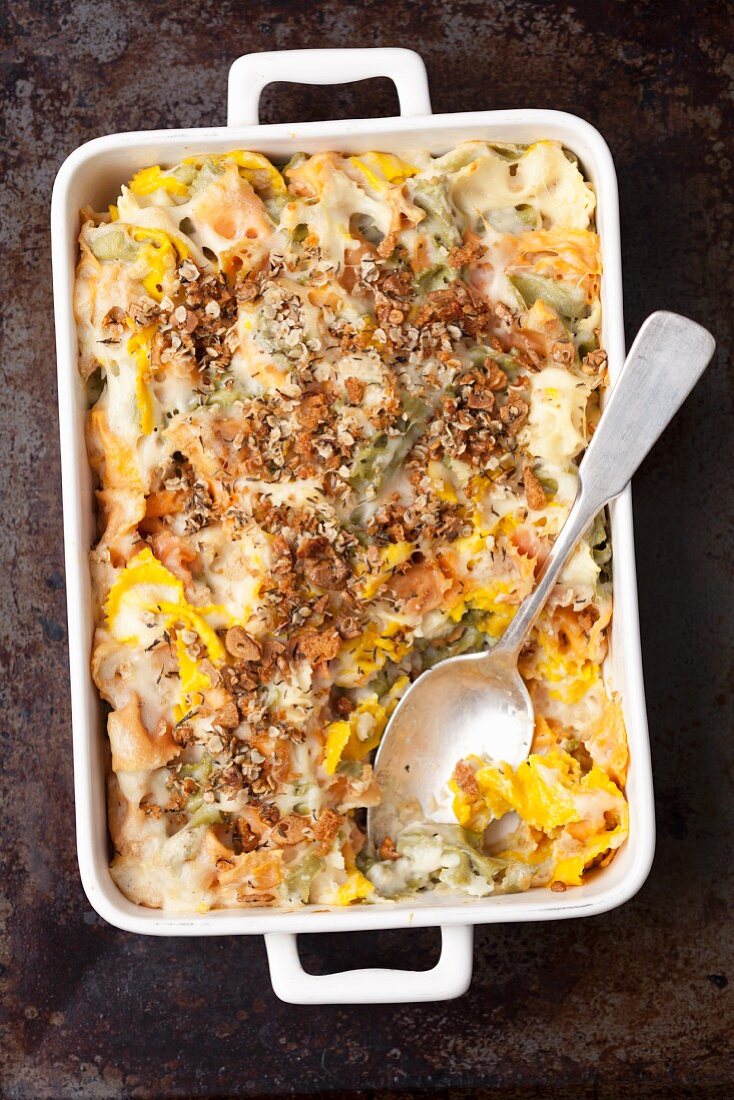 Farfalle bake with Bechamel sauce, oats and garlic