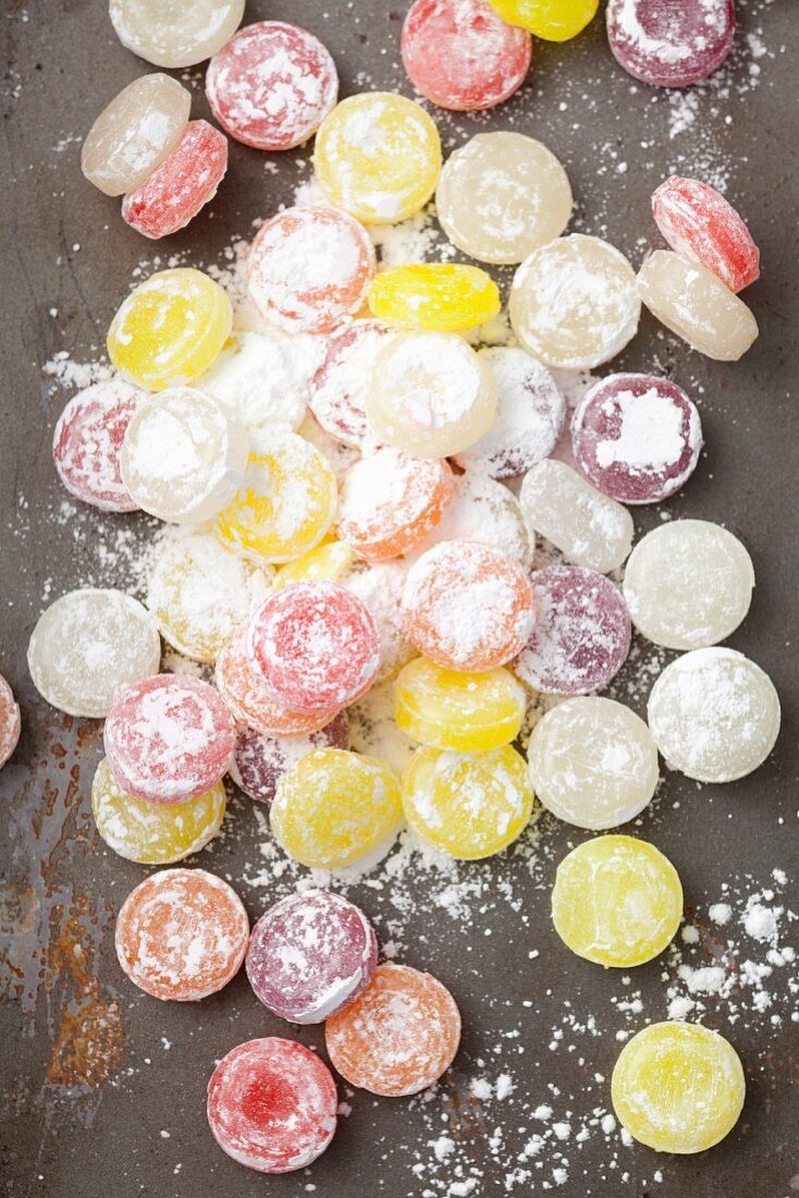Fruit bonbons with icing sugar