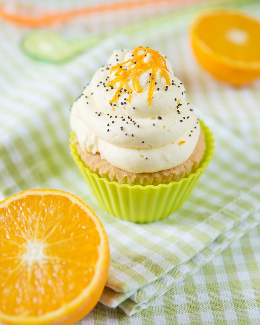 Cupcake mit Orangen und Mohn