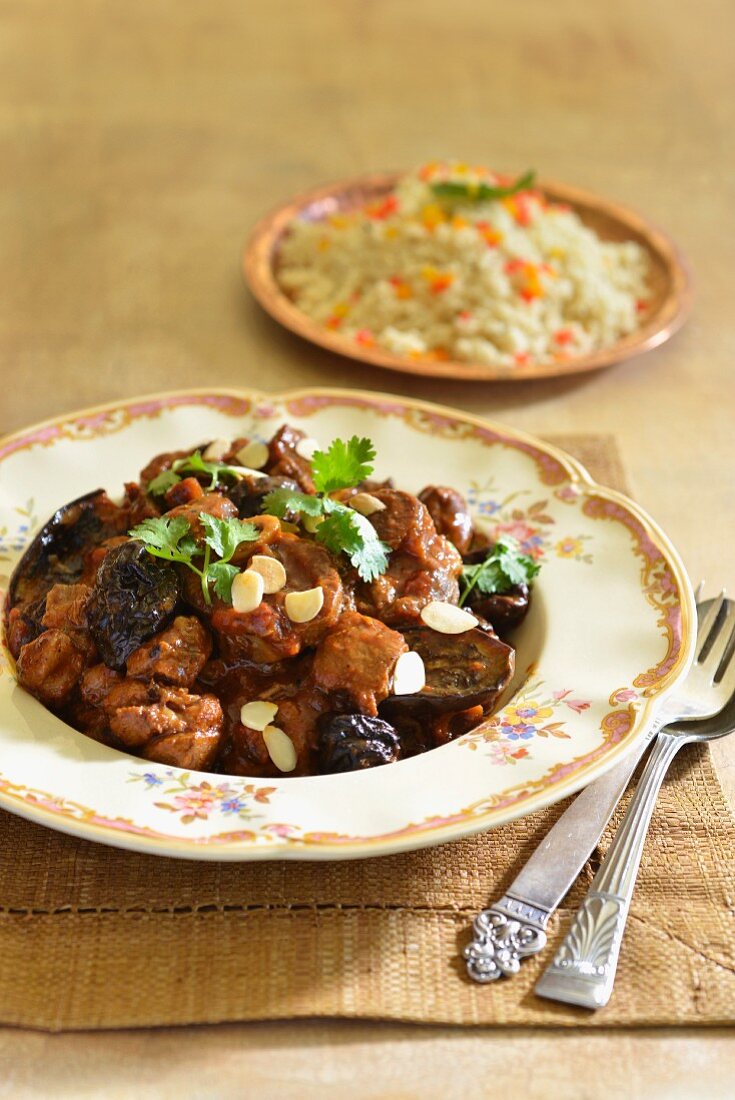 Lammtajine mit Pflaumen und Couscous