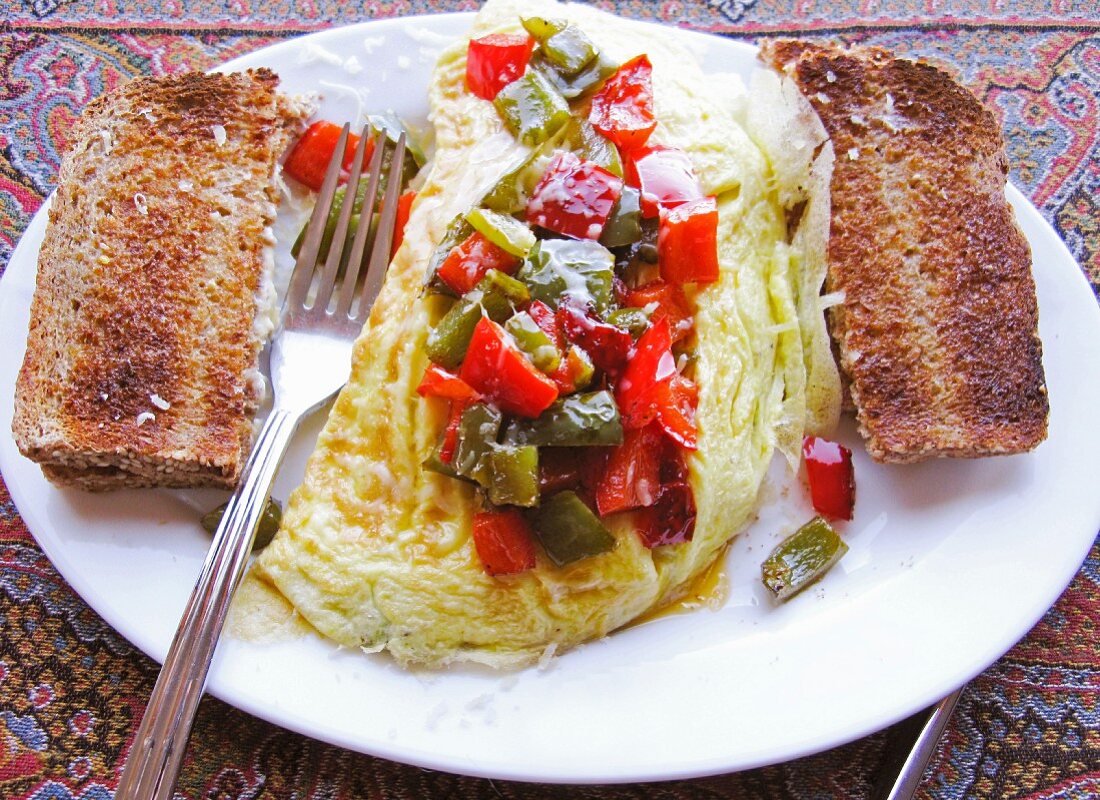 Omelette with peppers and toast