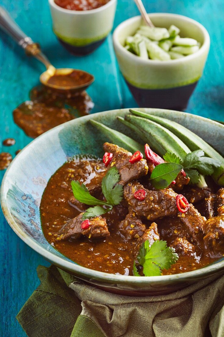 Beef curry with okra (India)